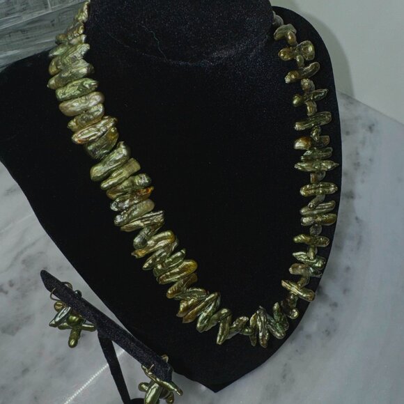 Green Fresh Water Pearl Necklace and Earring Set - Picture 7 of 12